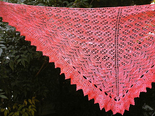 Ravelry: Goldfish Shawl pattern by Yuki Ueda