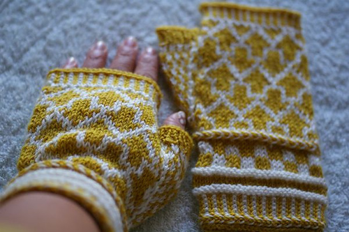 Arrow Fingerless Mitts photo 1