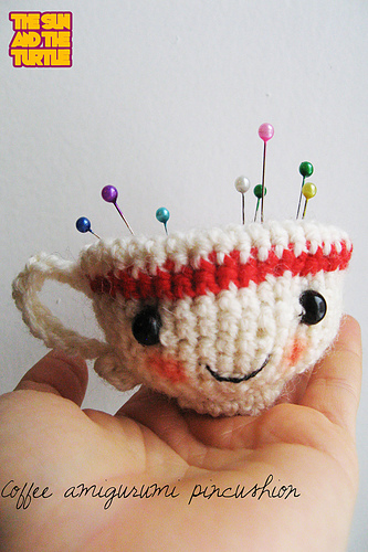Amigurumi coffee cup pincushion and cookie