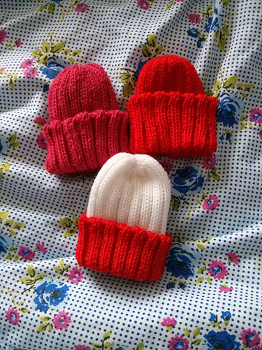Mid-gauge hat for premature baby