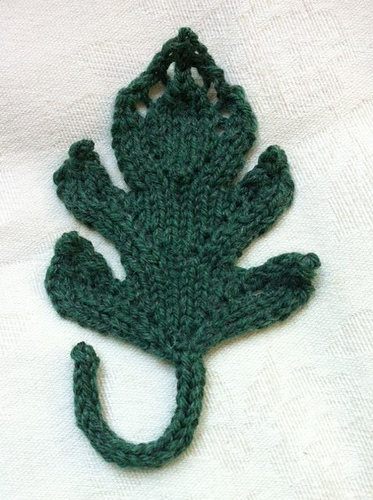 Elegant Oak Leaf