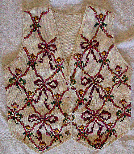 #37 Vest with front lattice motifs and duplicate stitch bows