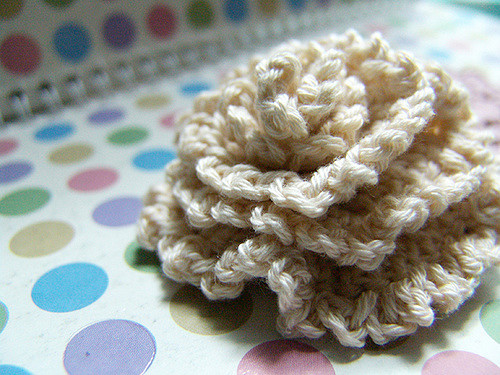 Ravelry: Flower Corsage (白のコサージュ) pattern by Miki Kusamoto