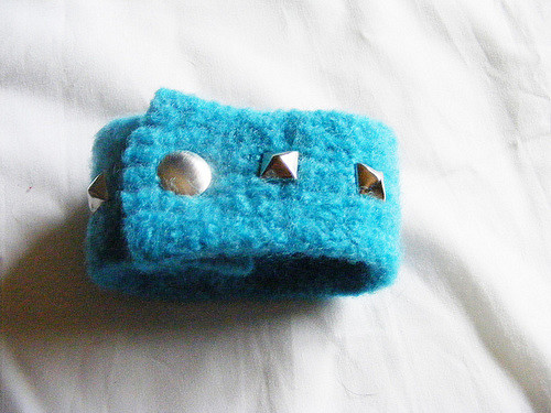 felted bracelet/ wrist band photo 3