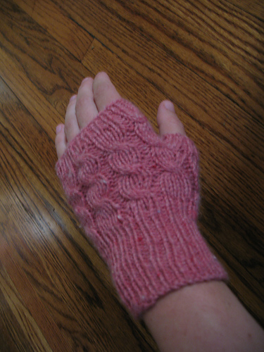Cozy Cabled Mitts  HD01