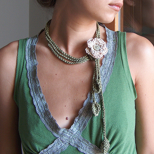 The White Flower Necklace photo 2