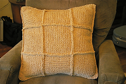 Seams Cushion