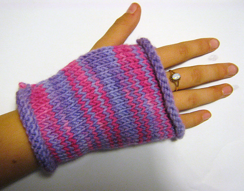 Design 16 - Short Fingerless Mitts