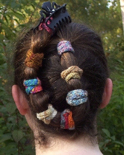 Scrunchy made with knitting-spool