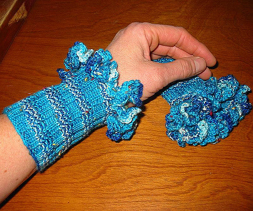 Vieux Rouets Ruffled Wrist Warmers photo 3