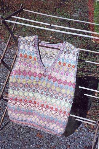 Little Circles Sleeveless Pullover