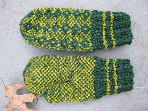 Labrador Diamonds Mittens