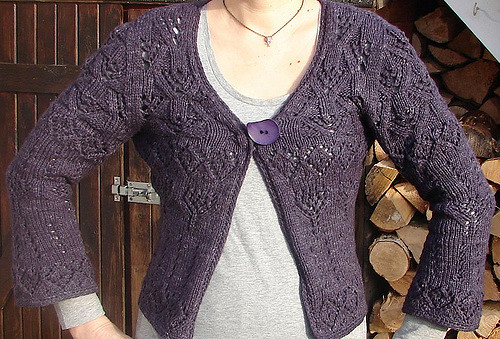 # 47 Jacke mit Bindeverschluss