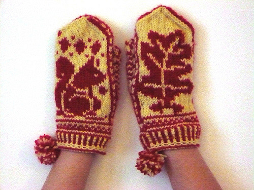 Squirrel and Oak Mittens photo 2