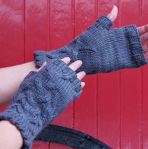 Queen of Shadows Fingerless Gloves & Cowl photo 2