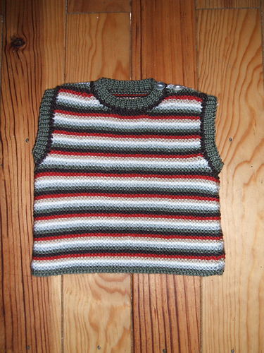 37 - Pull sans manches, écharpe et casquette