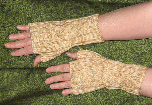 Framed Cable Fingerless Mitts photo 3