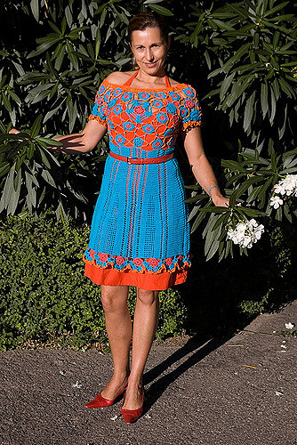 Häkelkleid im Stil von Laura Biagiotti