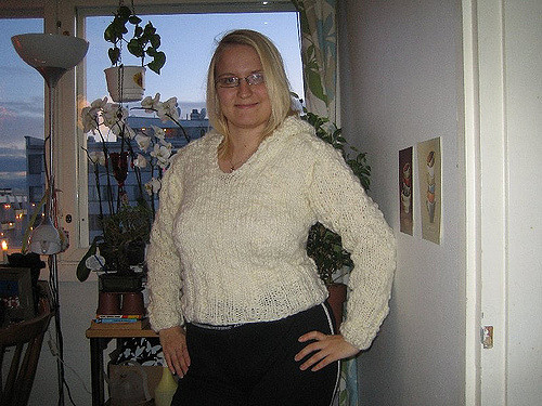 20. Naisen huppari