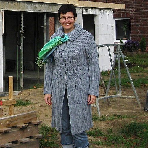# 02 Strickmantel mit Rippenmuster und großem Kragen