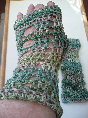 Lobster trap Fingerless Gloves
