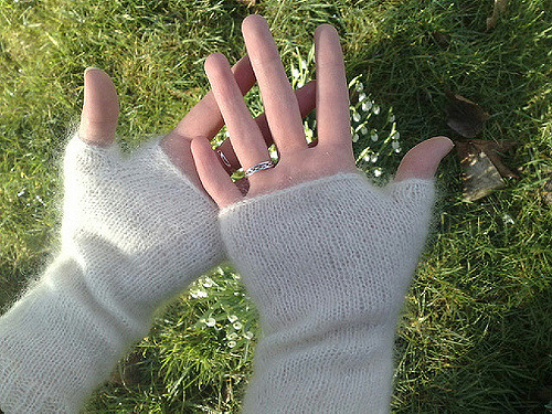 Snowdrop Fingerless Gloves photo 2