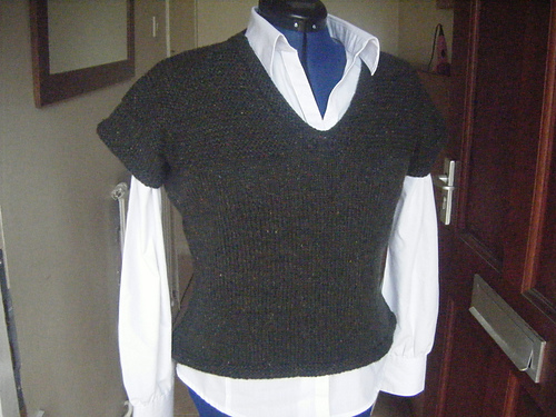 Simple fitted V-neck Tee photo 4
