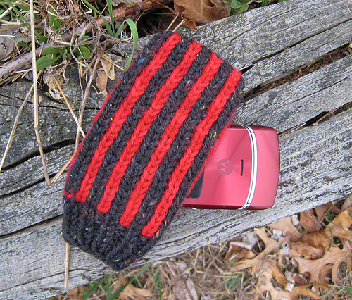 Striped Razr Phone Mitten