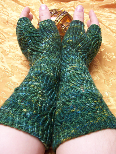 Fingerless Pomatomus Gloves