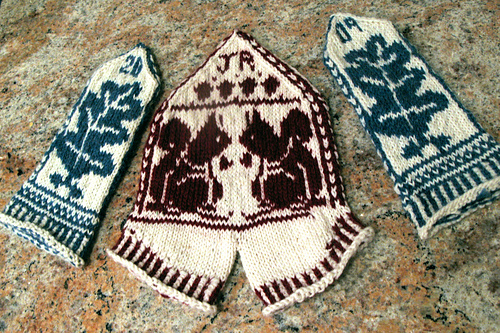 Squirrel and Oak Mittens photo 4
