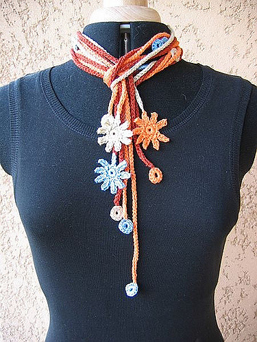 Flowers and circles necklace