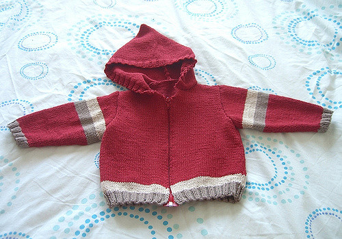 24 - Zip-Front Hoodie / Blouson à capuche