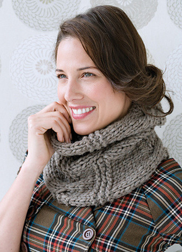 #03 Cabled Cowl