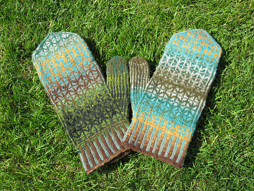 Smaragdi Mittens photo 2