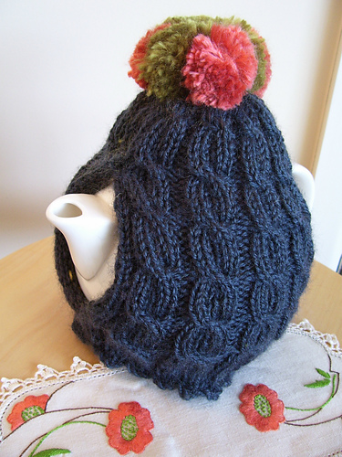 Cabled Tea Cosy from the December 1946 "My Home" Magazine