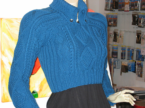 #03 Short Sweater with cable pattern