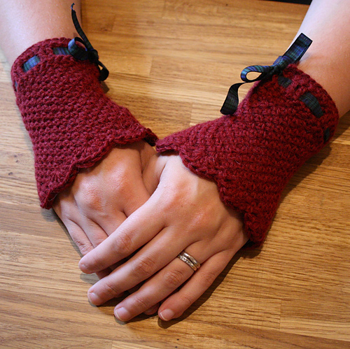 Ribbon, Rib or Button Wristwarmers