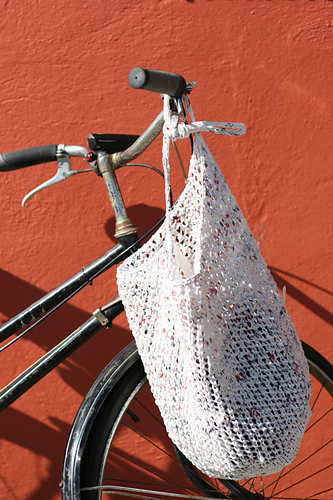Plastic yarn shopping bag