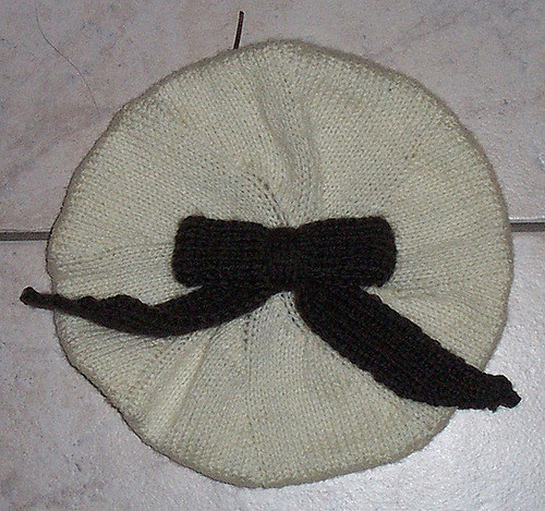 Knitting Girl's Lovely White Beret