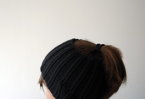 Quick Gifts 1: Ponytail Beanie photo 1