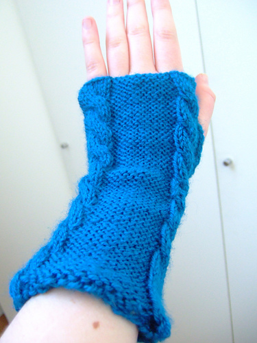 Beginners cable armwarmers