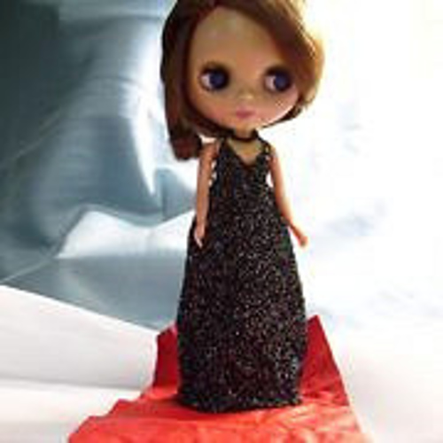 Ravelry: Halter-Neck Dress for Blythe Dolls pattern by Lyn Dell