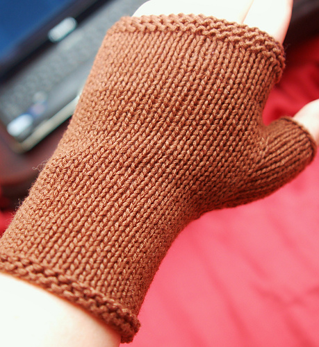 Ravelry: Kenny s Flat Knit Fingerless Gloves pattern by Megan Nordyke