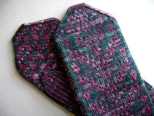 Prickly Thistle Mittens