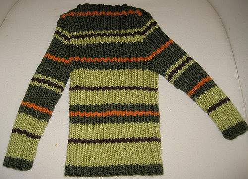 Pullover und Mütze mit Streifen  Modell 26/27
