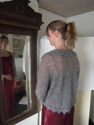 glamour cardigan with pearls and lace photo 2
