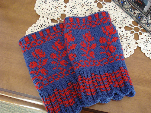 Ravelry: Rose Wristers pattern by Sue Flanders and Janine Kosel