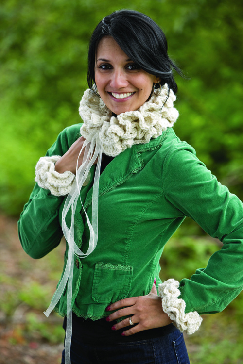 Dorrit Collar and Ruffled Cuffs