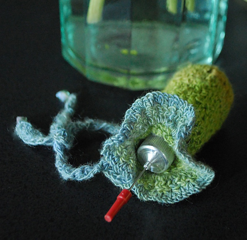 Crocheted Spinning Wheel Oil Bag photo 2