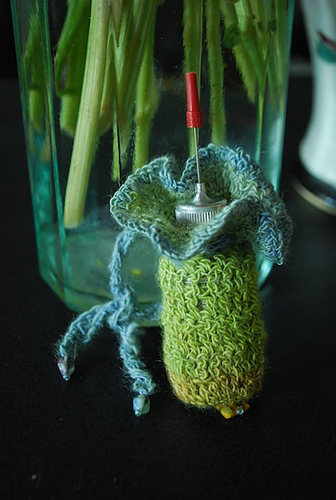 Crocheted Spinning Wheel Oil Bag photo 1